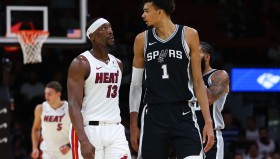 库明加续约谈判僵局：双方报价差异与利益考量